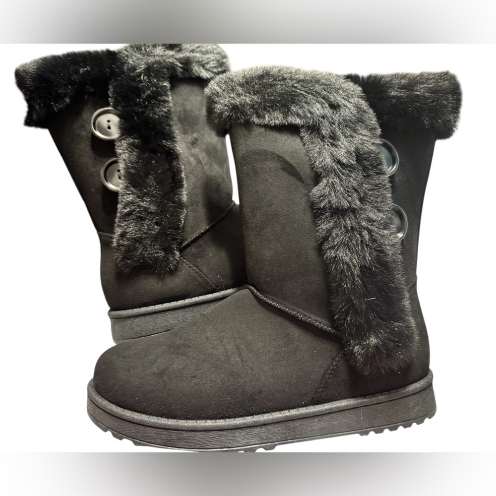 Cozy Black Fur-Trimmed Women's Boots
